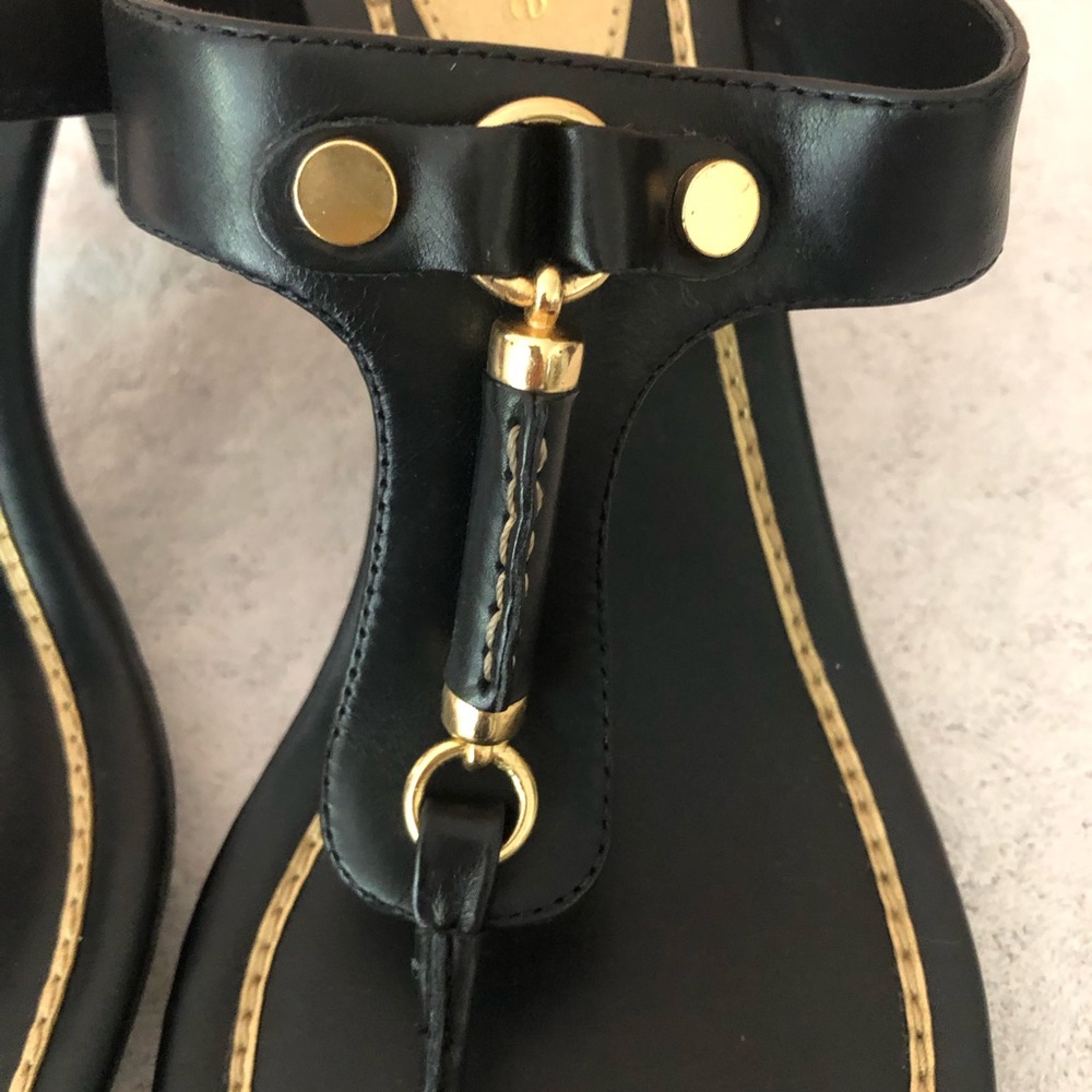 NWOT Liz Claiborne black heeled sandlas with gold detail. - Picture 3 of 8